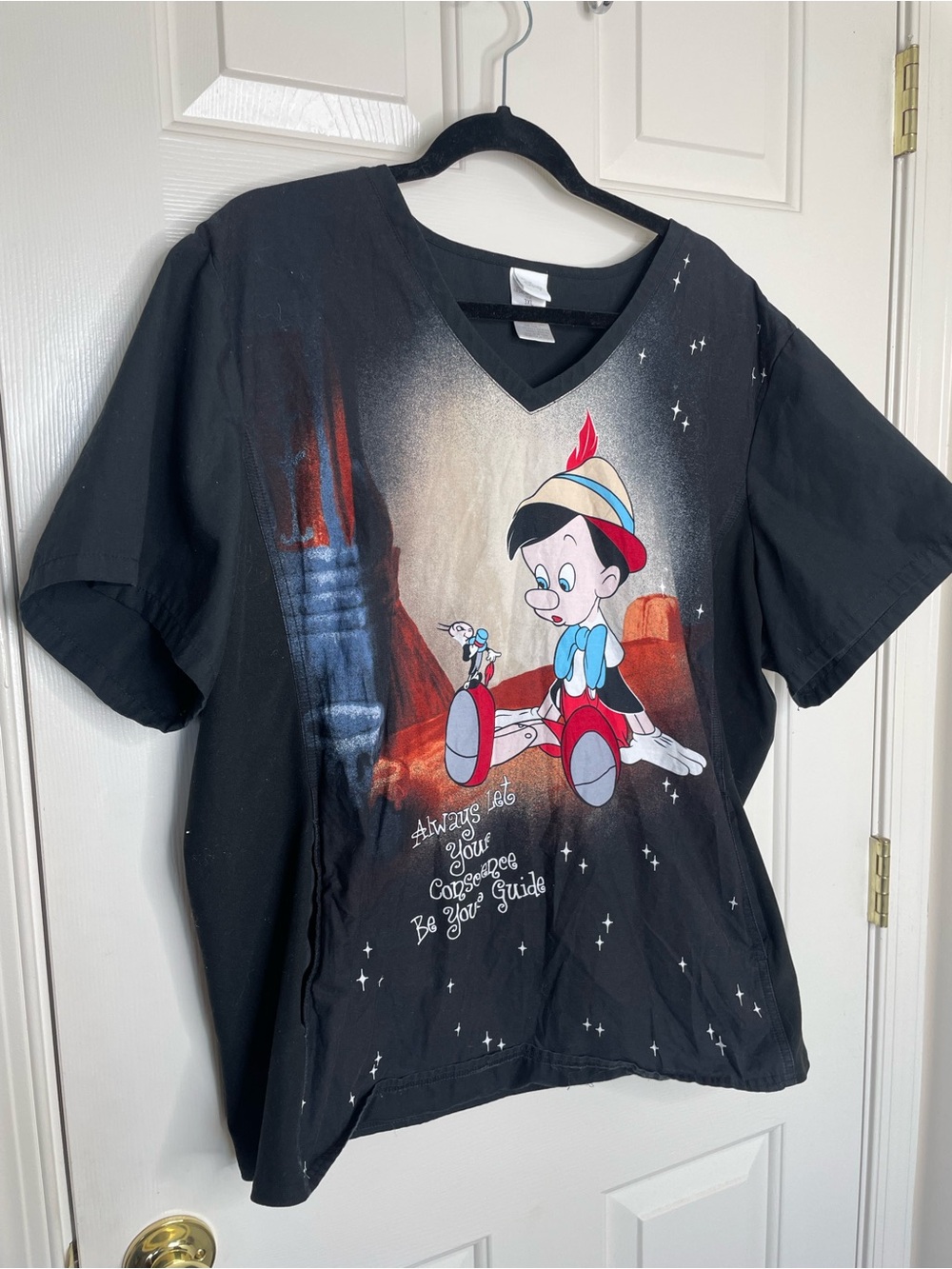 Disney Pinocchio Jiminy Cricket V-Neck Graphic Scrub Top 3XL Plus Black - Picture 2 of 11